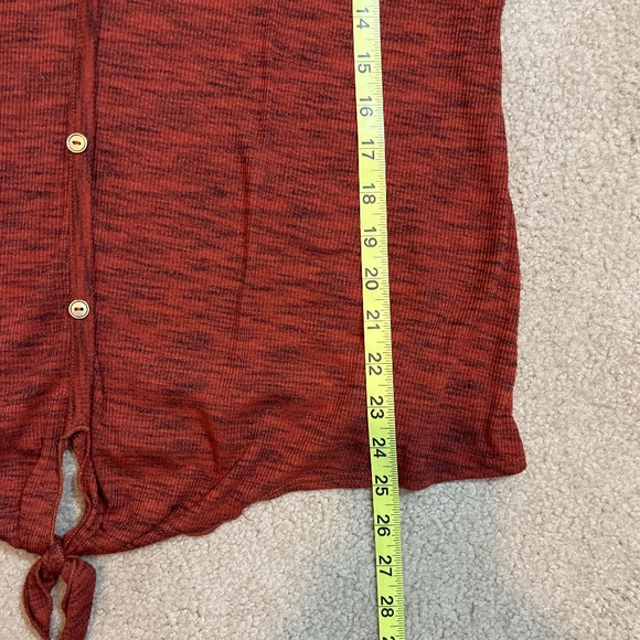 Coco’s Clozet Burnt Red w/ Black Tie-Front Button Top - Size Large - Picture 10 of 11